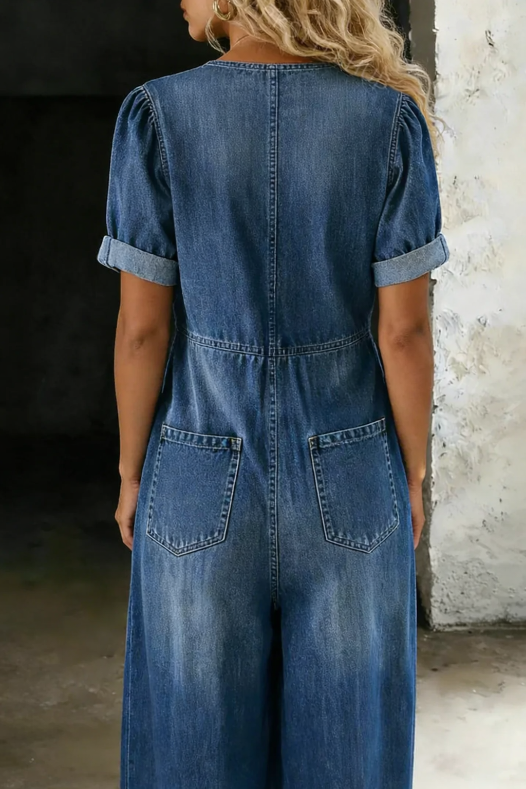 Maya | Short-sleeved jumpsuit with a V-neck
